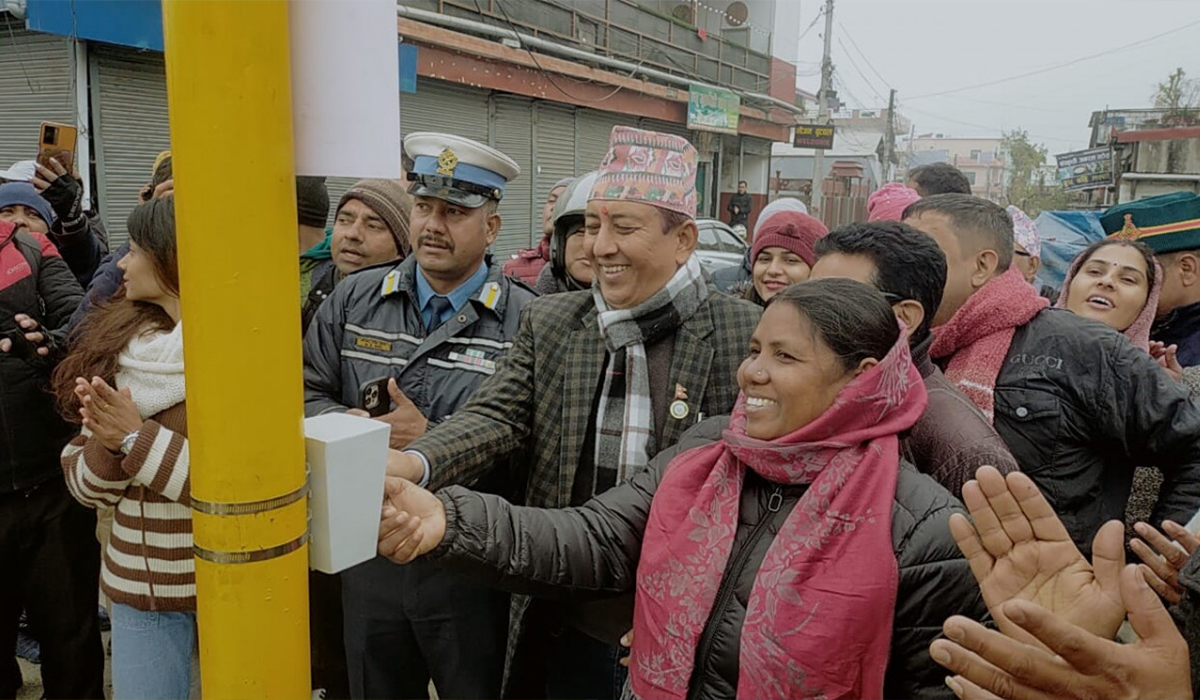 तिलोत्तमामा पैदलयात्रु आफैंले ट्राफिक लाइट बालेर बाटो काट्न सक्ने